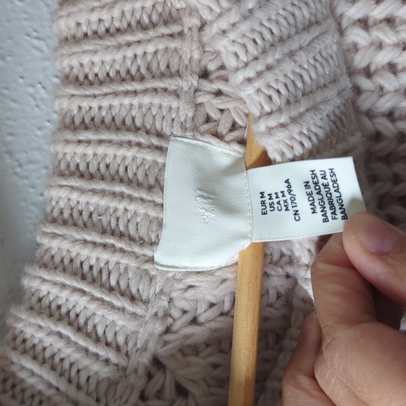 H&M Sweater - Picture 3 of 6